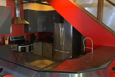 Image de Unique, industrial style condo w/fully equipped conference room