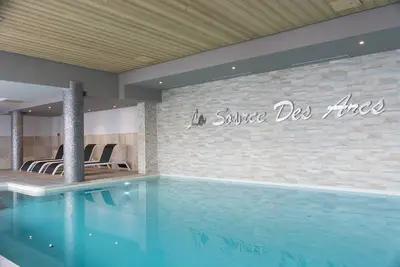 Appartement avec un balcon dans un arc vivant 2000