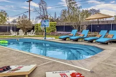Image de Stunning and spacious retreat w/ Heated pool and hot tub