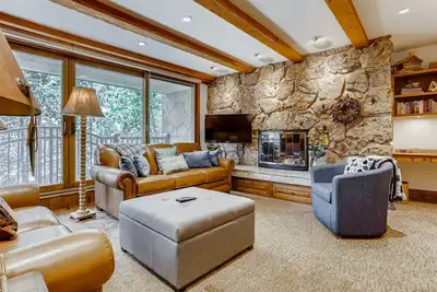 Image de Village Center 4j | Spacious 2br Condo in Vail Village