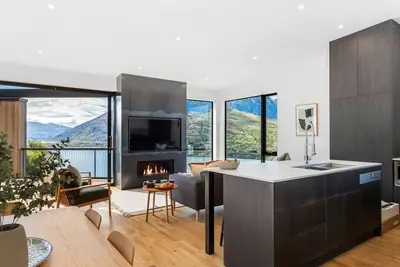 Image de A Twist on Olivers | Luxury | Lake and Mountain Views