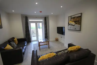 Image de Eversley Mews, 2 Bed Luxury House