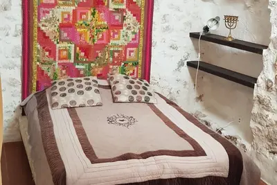 Image de maison de village atypique au coeur du village médiéval