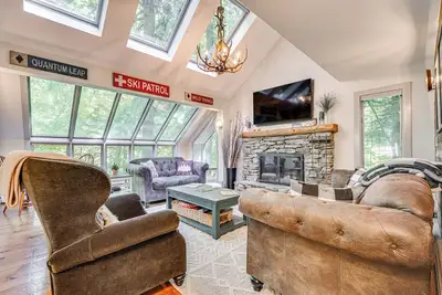 Image de Vermont Mountain Retreat: The Antler House