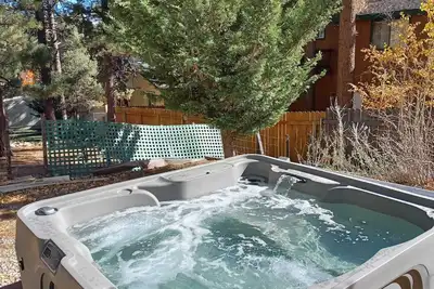 Image de New Hot Tub! Awesome Game Room w/LEDs! Close To Everything! Adorable décor.