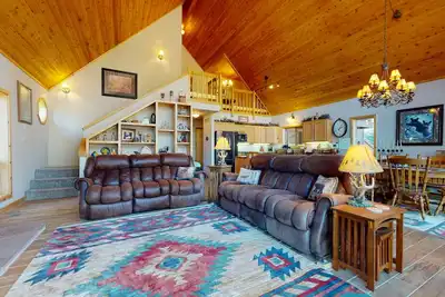 Image de Pets | Fireplace | Large Deck | Casa Arriba