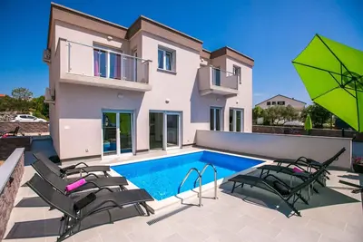 Image de Maison de vacances avec piscine et climatisation