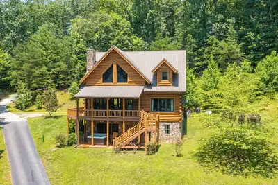 Image de Super Cozy/5bdr/Log Cabin/Big Families/Game room/Hot tub/No Clean Fee