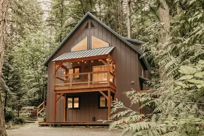 Image de 69sl - Upscale - Hot Tub - Wi-Fi - Bbq - Sleeps 8 by RedAwning