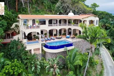 Image de Spectacular Oceanview Hacienda close to town with all the staff included