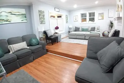 Image de Dt, Wdc. Sleeps14 4 Bedrooms. 8beds +, 3. 5 Bathrooms 2 en-suite. 3 car parking
