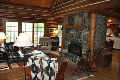 Image de Spectacular Log Cabin at Piseco Lake