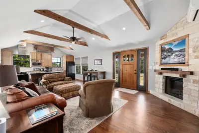 Image de Shadowland Cabin - Remarkable Authentic Log Cabin Surrounded by Wildlife