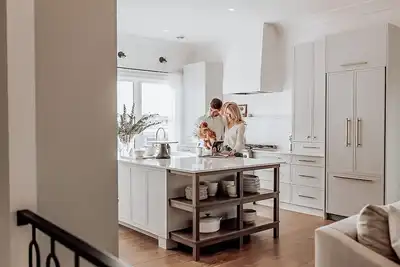 Image de A Downtown Newly Renovated Historic Loft! Full Kitchen & Living!