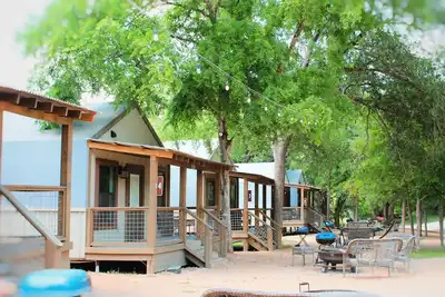 Image de Romantic Getaway Cabin on Creek! Relax and unwind surrounded by nature! - Sg14