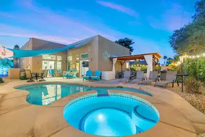 Image de A Royal Oasis in the Desert with pool, spa and Epic Game Room!