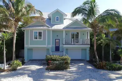 Image de 6 Br/5. 5 Bth-Huge Heated Pool/Spa/Water Slide, , No Storm Damage! -1 Min Beach Wlk