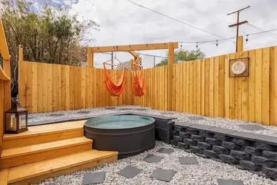 Image de ❤Hot Tub❤Fire Pit❤Soaking Tub❤Pet Friendly❤3Min to Dtjt