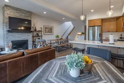 Image de Suncadia 3 Bdrm Village Chalet Waterfront Home