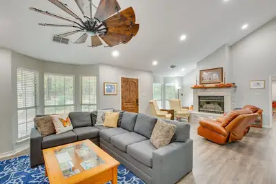 Image de Holly Lake Retreat w/ 2 Community Pools & Yard