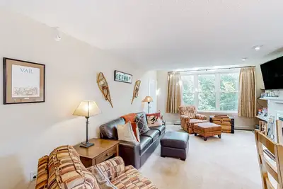 Image de Condo near ski trail with fireplace, hot tub, pool, tennis & washer/dryer