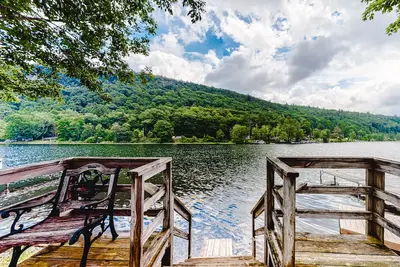 Image de Quaint lakefront home with great views & full kitchen