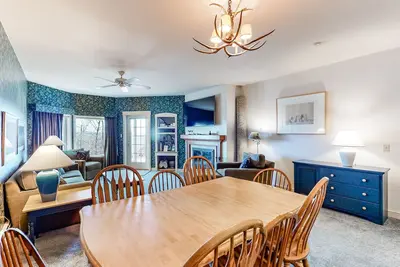 Image de Ski-in/out condo with a fireplace, hot tub, gym, pool, washer/dryer & cable