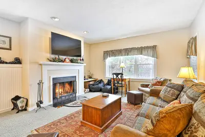 Image de Ground-floor condo with fireplace, pool, hot tub, tennis, washer/dryer & cable