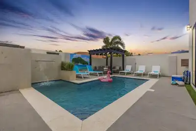 New Modern Villa w\/ 5 bedrooms and Private Pool