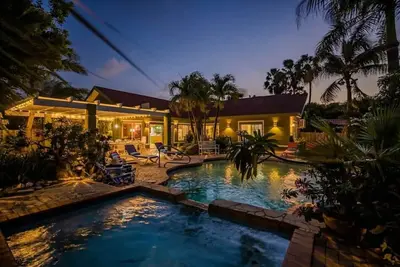 Spacious 5br Home w\/ Amazing Garden & PrivatePool