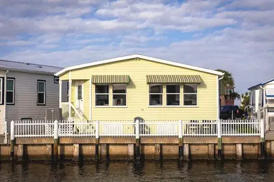 Image de Fantastic Canal front cottage with ocean access