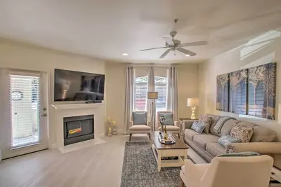 Image de Golf, Shop & Hike: Scottsdale Gem w/ Resort Perks!