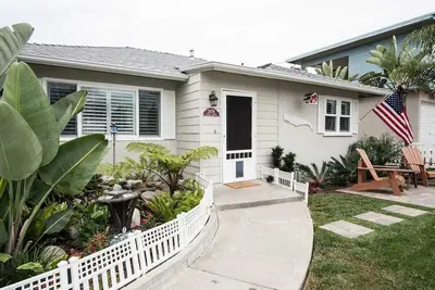 Image de Betty's Beach Bungalow!