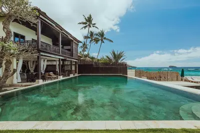 Image de Beachfront Group Property – 9 Separate Rooms, 3 Levels | The Village of Angels