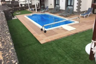 Image de Villa Los Alisios 58' avec vue sur les montagnes, piscine, Wi-Fi, terrasses et jardin