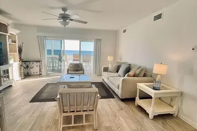 Image de Beachfront Comfort 2br with Free Chairs Umbrella