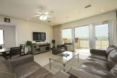 Image de Beachfront 2br Retreat with Gorgeous Views