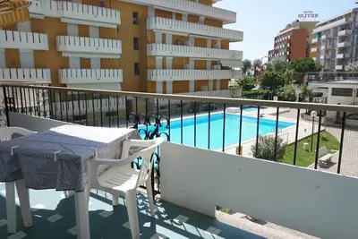 Image de Excellent appartement avec Ac, piscine partagée et parking