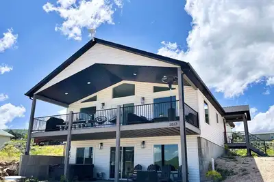Image de Beautiful Home Near Bear Lake Golf Course! Hot Tub & Pool Table! Ideal Beach Resort Access Included!