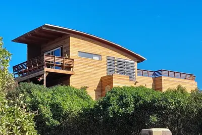 Image de Design house steps from the beach, broadband Wifi, telecommuting