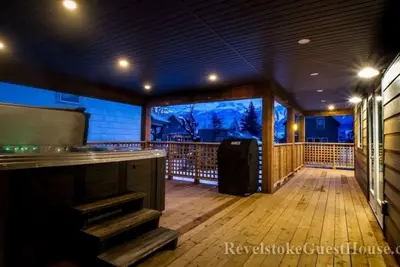 Image de Revy Guest House - Downtown + Hot Tub