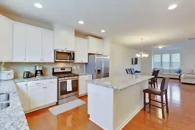 Image de Delightful Pet Friendly Home In Great Location! by RedAwning