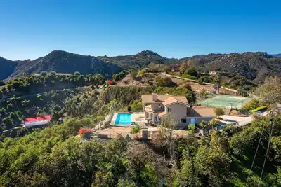 Image de Magical and Luxury Villa\/Tennis, Pool~Hot Spa, Views, Wine, Avocados