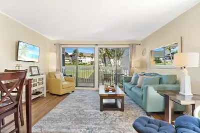 Image de Condo on a Golf Course, 5 Minute Walk to Private Beach