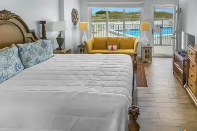 Image de Cozy Beachfront Studio-Walk Out Back Door To Beach! Great Couple's Getaway!