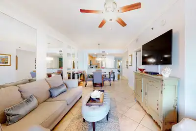 Image de Fifth Floor Azure Condo w/ Shared Pool & Hot Tub, Ocean View, W/D, and Fast WiFi