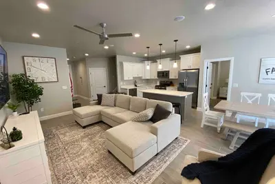 Image de Brand new build 4b/3. 5b in Zions Village w/Hot Tub