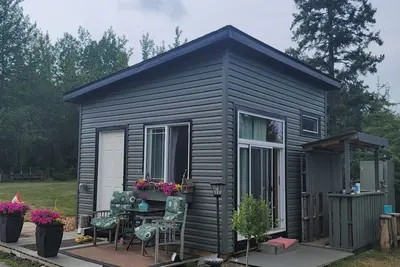 Image de Chickadee Chalet -Cabin mins to Edmonton, St Albert. Valley area & Pet friendly!