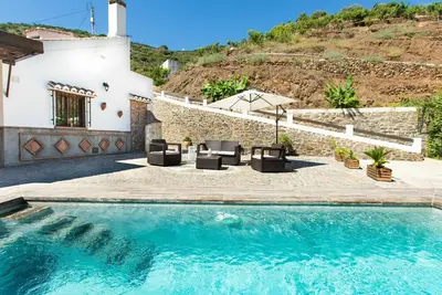 Image de Merveilleuse maison de vacances privée avec piscine privée, climatisation, Tv, patio et parking