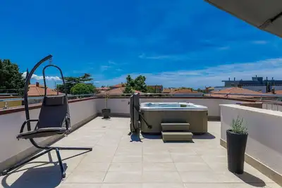 Image de Joli appartement pour 6 personnes avec piscine privée, climatisation, Wifi, Tv, terrasse et parking